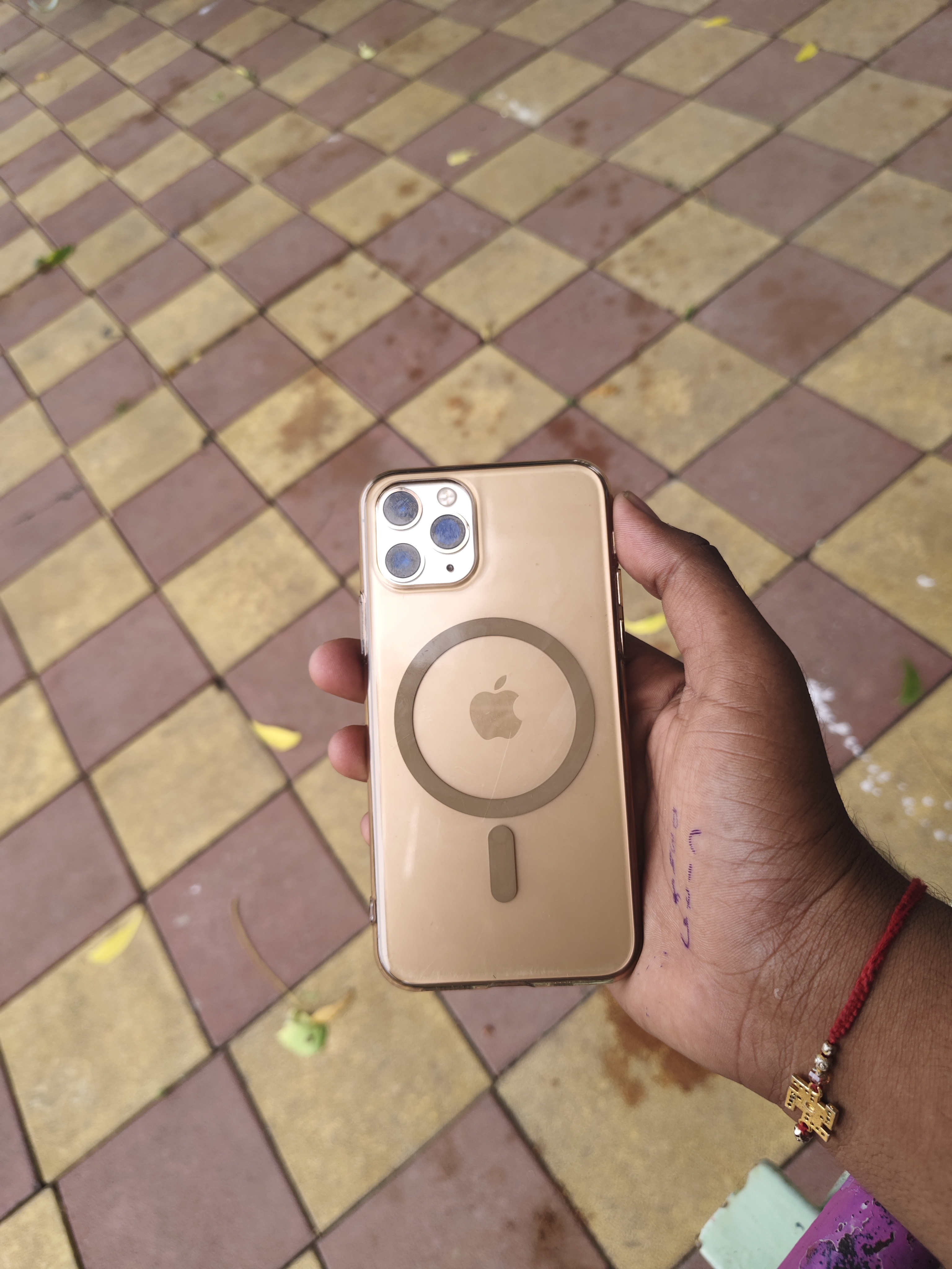 iPhone 11pro - ઓલ્ડ વસ્તુઓની ખરીદી અને વેચાણ
